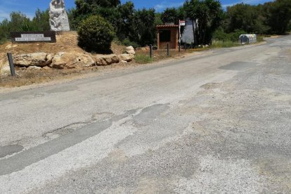 Estado en que se encontraba el firme de un tramo de la calle Solariega en octubre del año pasado.