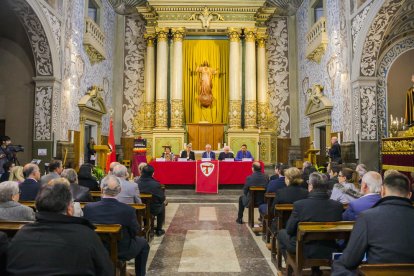 Maria José Figueras, ahir, durant la presentació de l'opuscle a l'església de Sant Agustí.