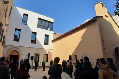 Imagen del acto inaugural del Casal del Casc Antic, ubicado al lado de la Sala Santa Llúcia.