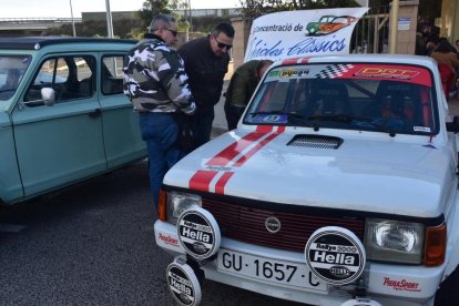 La jornada del domingo acogió una concentración de vehículos clásicos.