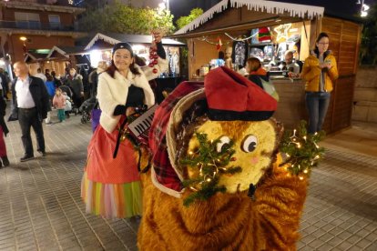 El tió Traginer, present al Mercat de Nadal de Salou.