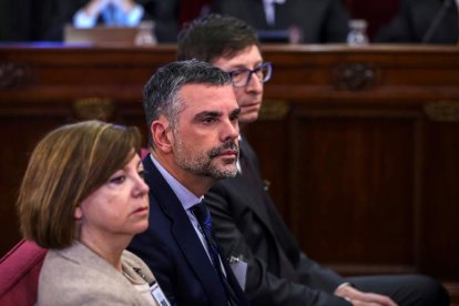 Meritxell Borràs, Santi Vila i Carles Mundó, durant la primera jornada del judici de l'1-O.