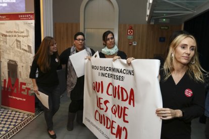 Instante de la protesta de las subrogadas durante la entrega de premios del IMET el pasado noviembre.