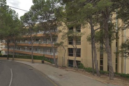 El vehicle ha topat contra el mur de l'hotel Cala Font de Salou.