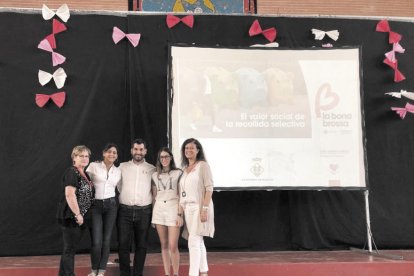 El alcalde, Sergi Pedret, en el centro, durante la presentación