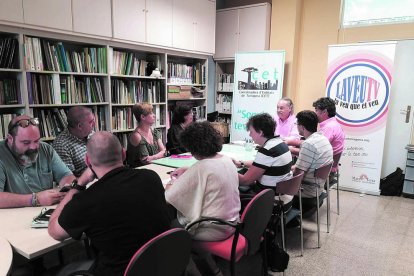 Miembros de la CET y representantes del sector de la salud que participaron en el encuentro.