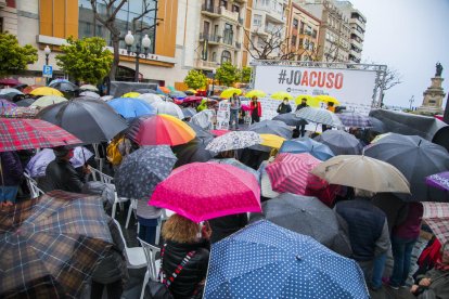 La pluja va marcar l'acte d'Òmnium.