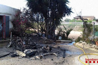 Dos dotaciones de Bombers han trabajado en la extinción del fuego.