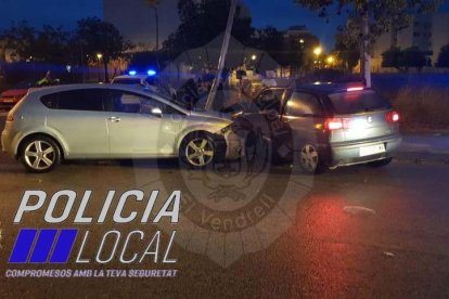 Imagen del choque entre dos turismos en el Vendrell.