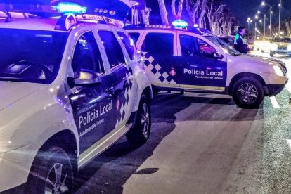 La Policia Local l'acusa d'un delicte de danys en almenys cinc vehicles.