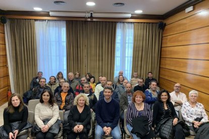 L'alcalde del Vendrell, Kenneth Martínez, els ha donat la benvinguda a la Sala de Plens.