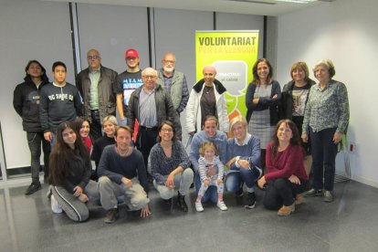 Fotografia de família de les noves parelles lingüístiques de Cambrils.