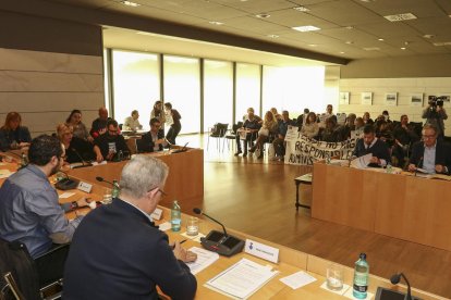 La protesta, ahir, al ple de l'Ajuntament de Salou.