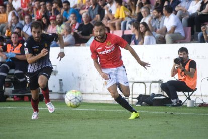 Ferran Giner, durant un partit amb la samarreta del Gimnàstic de Tarragona disputat al Nou Estadi.