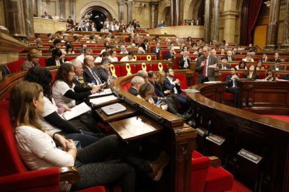 Imagen de archivo del hemiciclo del Parlament en un momento de la intervención del presidente de la Generalitat, Quim Torra.