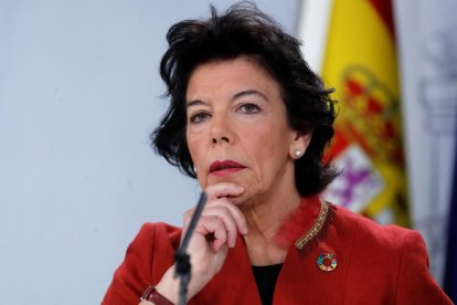 La ministra de Educación y portavoz del Gobierno, Isabel Celaá, durante la rueda de prensa posterior al Consel de Ministres.