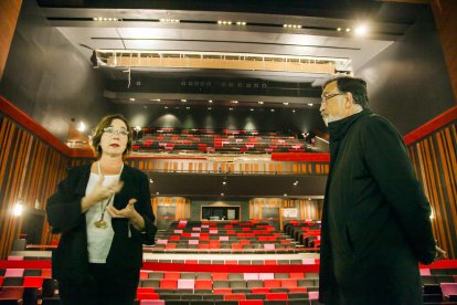 Floria i Milà van informar del fet en el mateix escenari del Teatre Tarragona.