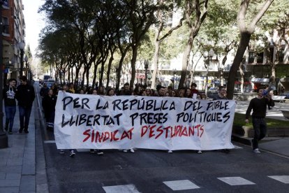 Imatge d'arxiu de la manifestació d'estudiants a la Rambla Nova per la llibertat dels polítics presos.