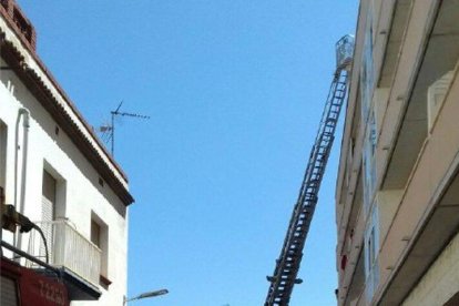 Los Bombers trabajando en el incendio de Móra.