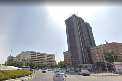 Imagen de la plaza Castilla donde se suicidó el hombre.