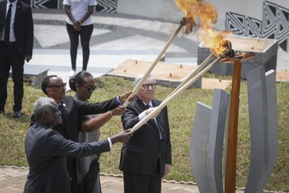 El presidente de Ruanda Paul Kagame, la primera dama Jeannette Kagame y el Presidente de la Comisión Europea, Jean-Claude Juncker, en uno de los actos.