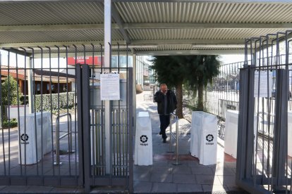 Joan Oliver, abandonant les oficines del Reus Deportiu a mitjans de desembre.