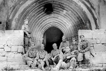 Los soldados de la División Littorio en las puertas del Convento de la Virgen de los Ángeles de Horta de Sant Joan.