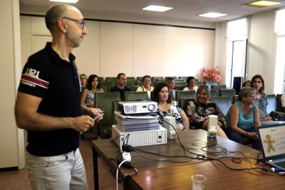 Pla general de la jornada de formació sobre feminisme i igualtat a la feina que s'ha fet a al seu de CCOO a Tortosa.