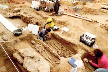 Les tombes descobertes al costat del Vinseum arran de les obres d'ampliació del museu.