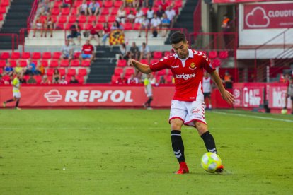 Bonilla intenta una centrada en el Nàstic-Llagostera