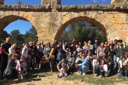 Imagen de las familias participantes en la Caminata Tarraconins Saludables