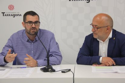 El gerent de l'Institut Municipal de Serveis Socials de Tarragona, Josep Miquel Beltran, i del conseller d'Educació de Tarragona, Francesc Roca