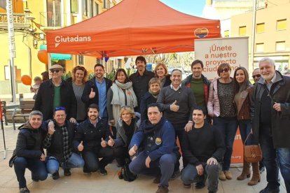 Una carpa en la Fuente de la Manxa sirvió para presentar la agrupación vallense.