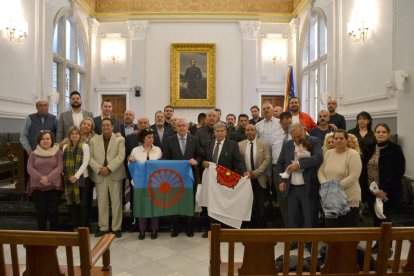 Imagen del acto institucional en Reus para conmemorar el Día Internacional del Pueblo Gitano.