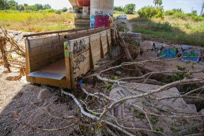 La pasarela del río Francolí se encuentra en un estado precario a raíz de las lluvias.