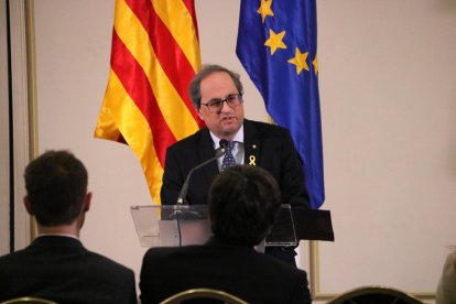 El president Quim Torra durant la seva intervenció a la conferència sobre el judici de l'1-O a Brussel·les.