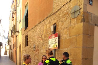 Les dues turistes relaten els fets a la Guàrdia Urbana.