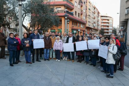 Un instant de la protesta a la plaça del Comte de Reus.