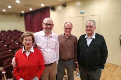 Canto rodado, segundo por la derecha, con tres exdirectores del ICAC.