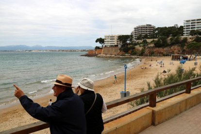 Platja del municipi de Salou, on –amb l'Ametlla de Mar i Sant Carles de la Ràpita– es registren les rendes més baix. Imatge d'arxiu.