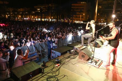 L.A. Vamps, con William Miller al frente, al inicio del concierto.