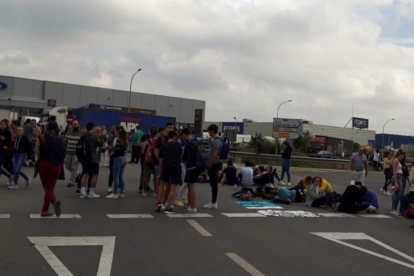 Imagen de los manifestantes cortando la N-240 en Valls.