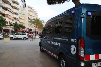 Imagen de archivo de los Mossos d'Esquadra en una operación en Salou.