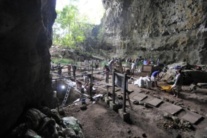 Excavacions a la cova de Callao, a Filipines. MNHN