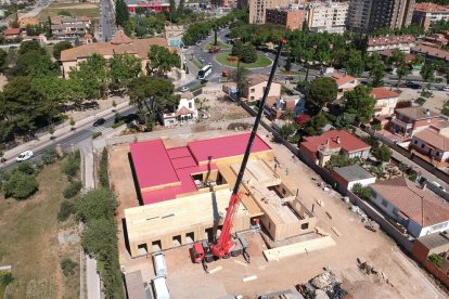 Imatge aèria de les tasques de construcció que ja han arribat a la meitat del procés.