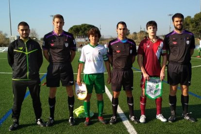 Los capitanes de las selecciones sub-16 autonómicas de La Rioja y Andalucía.