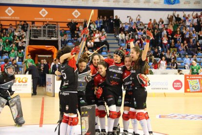 Les jugadores del Gijón, campiones de la Copa de la Reina a Reus.