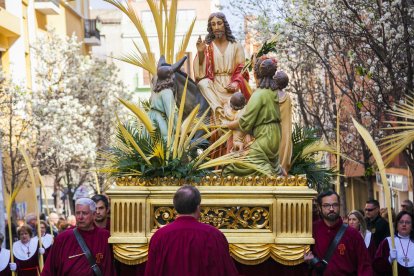 El misterio Entrada de Jesús a Jerusalem, de la Germandat Nostre Pare Jesús de la Passió, sólo sale en procesión el Domingo de Ramos.