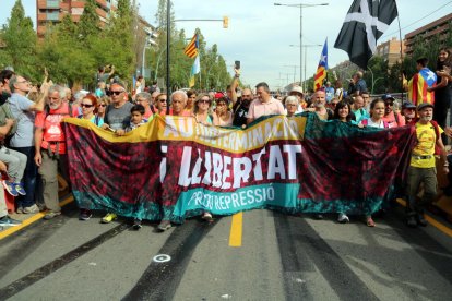 Imatge de la capçalera de la columna de Girona arribant a la Gran Via.