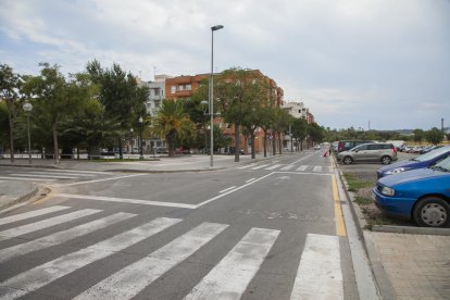 La calle Vint-i-sis ha dejado de contar con plazas de aparcamiento.